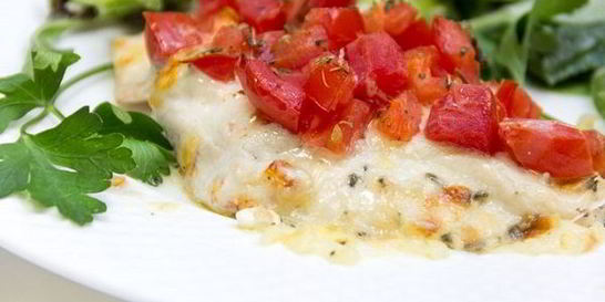 Курица с помидорами и сыром в духовке