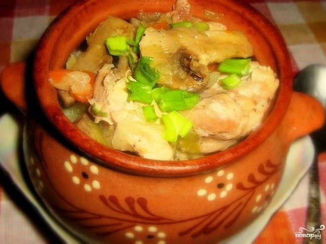 Рецепт курицы в горшочке со сметаной