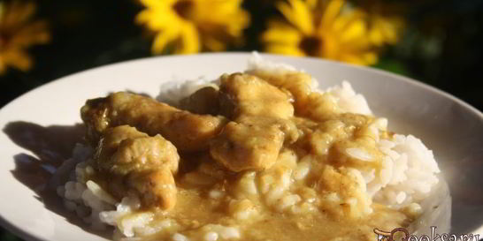 Курица в луково-шафрановом соусе