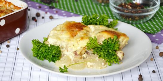 Курица в сметане с чесноком в духовке