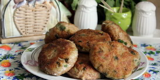 Мясные биточки с картофелем и черемшой