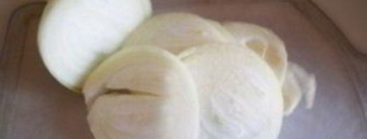 мясо с луком на сковороде. Шаг 2