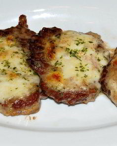 Нежная жаренная говядина с сыром