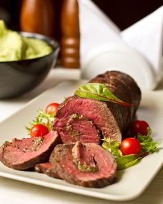 Ростбиф с песто из базилика и вяленых томатов