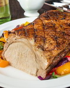 Свиная корейка, запеченная с пряностями