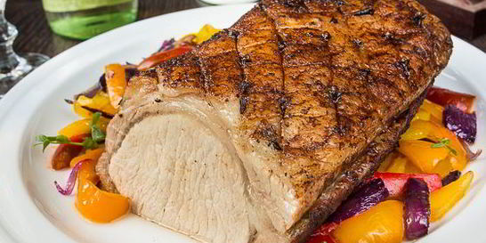 Свиная корейка, запеченная с пряностями