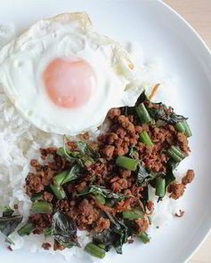 Свинина по-тайски с базиликом