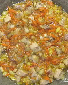 Свинина с луком и морковью