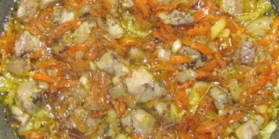 Свинина с луком и морковью