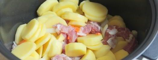 свинина тушеная с картофелем в мультиварке. Шаг 6