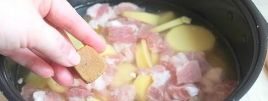 свинина тушеная с картофелем в мультиварке. Шаг 7
