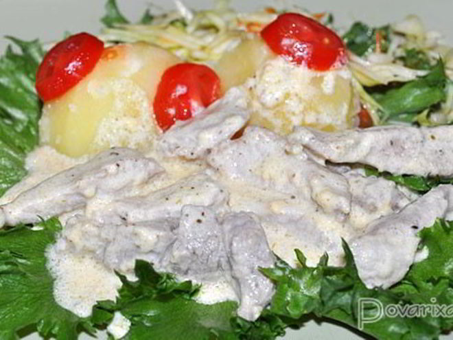 Рецепт свинины в сырно-сметанном соусе