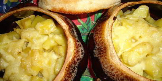 Телятина с картофелем в горшочках