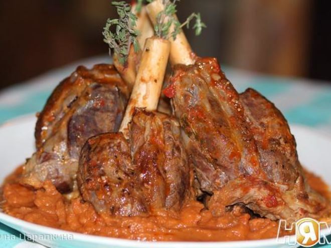 Рецепт томленых бараньих голяшек с овощным соусом