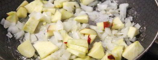 цыпленок, фаршированный рисом и яблоками. Шаг 4