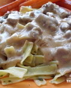 Тушеная говядина со сметаной