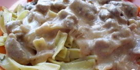 Тушеная говядина со сметаной