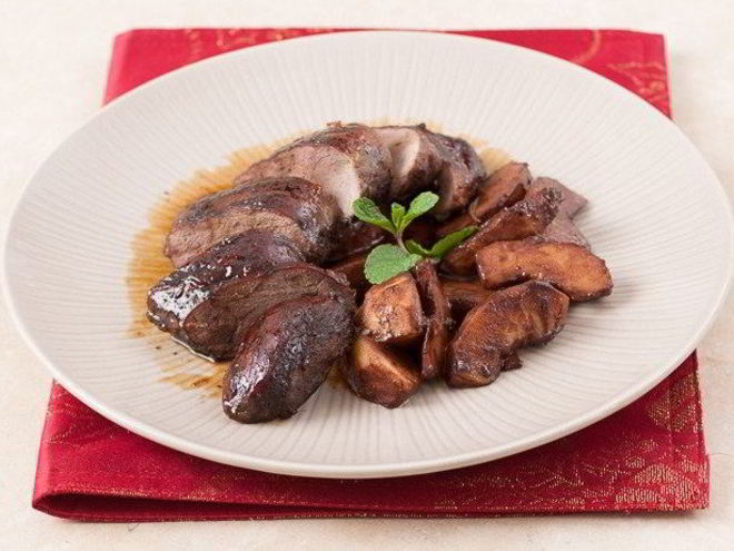 Рецепт утки в медовой карамели с яблоками