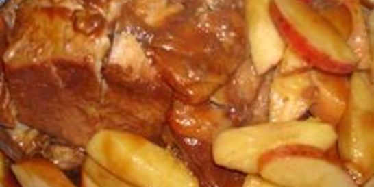 Запеченная свинина с яблочным соусом