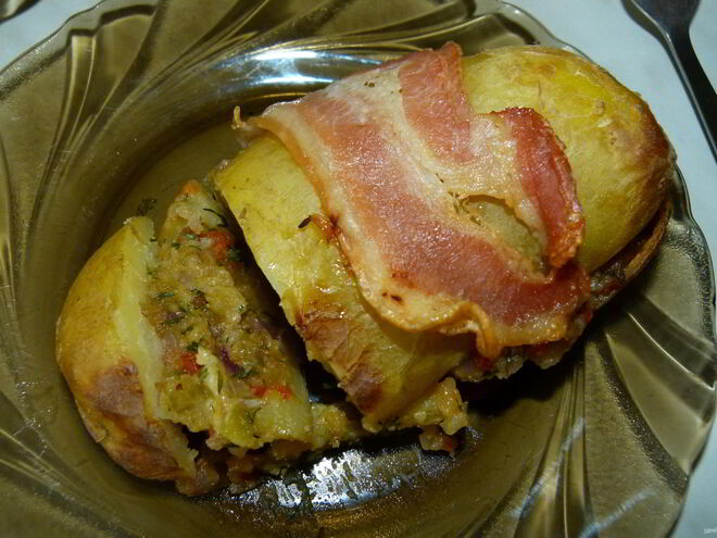 Рецепт ароматного запеченного фаршированного картофеля