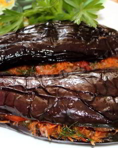 Баклажаны фаршированные овощами укропом и чесноком