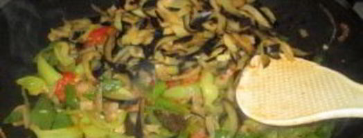 баклажаны, жаренные с перцем и помидорами. Шаг 4