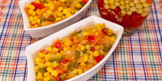 Болгарский перец, жаренный с кукурузой