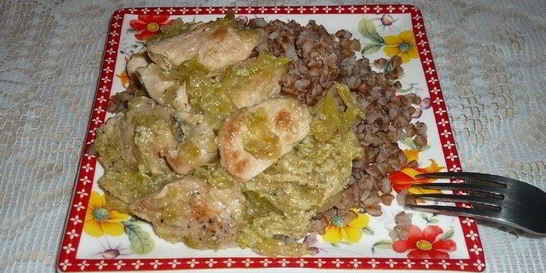 Кабачки, тушенные с курицей