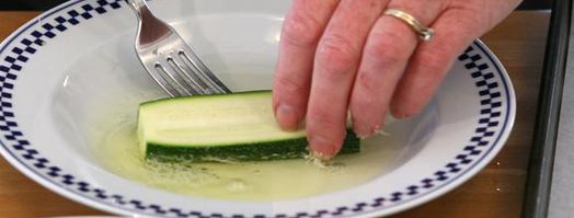 кабачки в кляре в духовке. Шаг 4