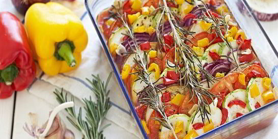 Кабачки запеченные с помидорами и луком