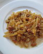 Квашеная капуста, тушеная с сосисками по-венгерски