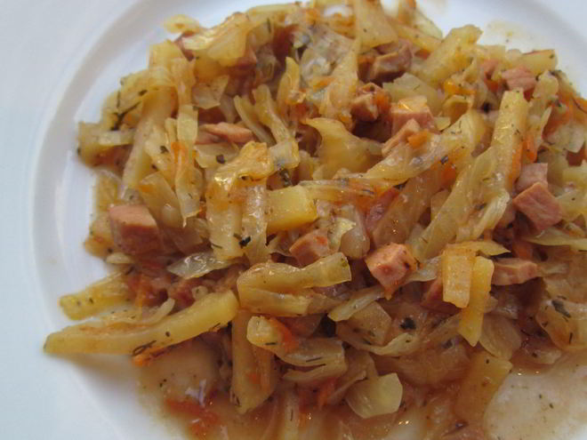Рецепт квашеной капусты, тушеной с сосисками по-венгерски