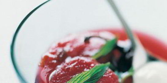 Сливы, тушенные с перцами чили и ванилью