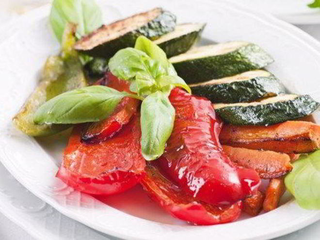 Рецепт цукини, тыква и перцы на гриле со свежим базиликом