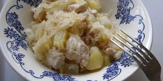 Тушеная картошка с мясом и квашеной капустой