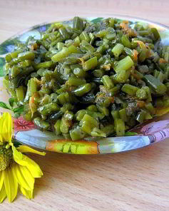 Тушеные чесночные стрелки