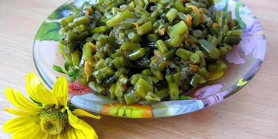 Тушеные чесночные стрелки