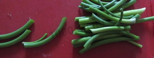 тушеные чесночные стрелки. Шаг 2