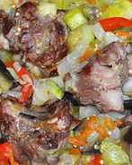 Тушеные овощи с копченостями