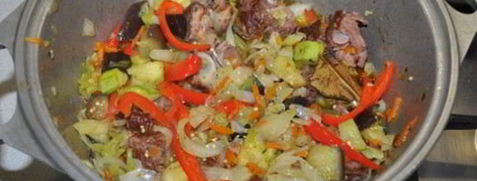 тушеные овощи с копченостями. Шаг 11