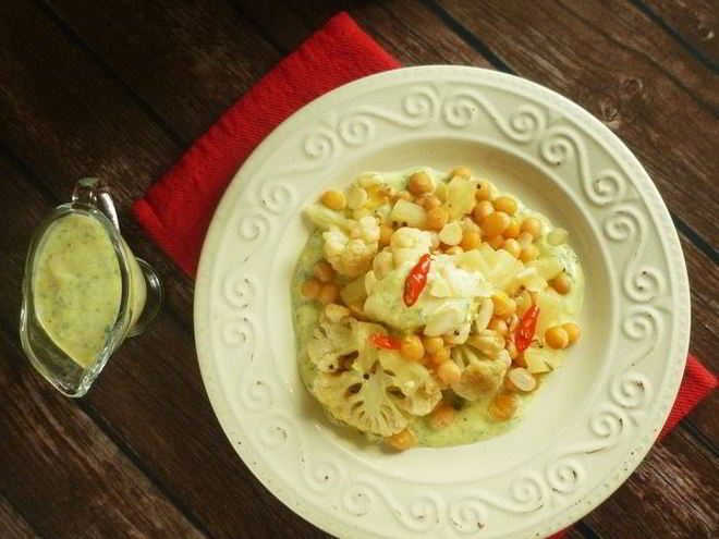 Рецепт запеченной цветной капусты с ананасами и индийской заправкой