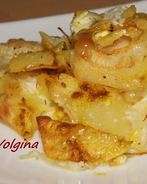 Запеченный картофель с луком в сметане