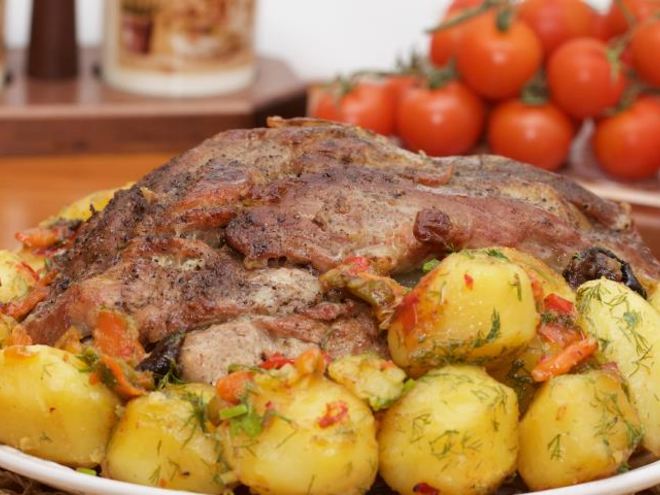 Рецепт запеченного картофеля с мясом для праздничного стола