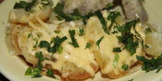 Запеченный картофель в сливках с сыром