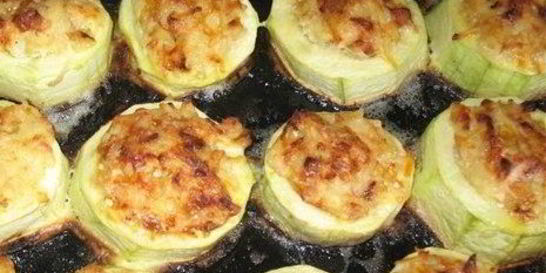 Запеченные фаршированные кабачки под сыром