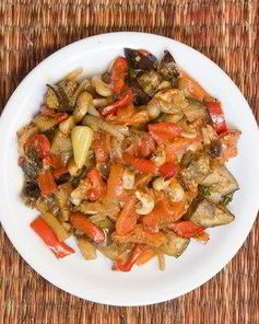 Запеченые овощи с чесноком и пармезаном