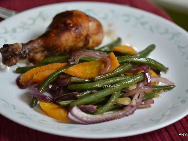 Рецепт зеленой фасоли с морковью и луком в духовке