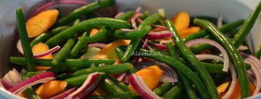 зеленая фасоль с морковью и луком в духовке. Шаг 3