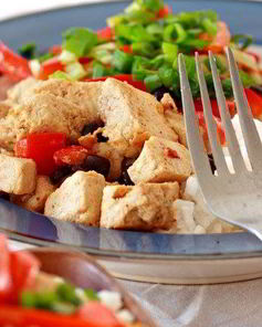 Жареные баклажаны с красным перцем и тофу