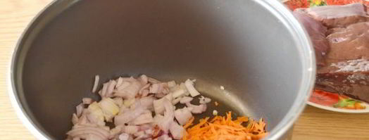 говяжья печень тушеная в соусе в мультиварке. Шаг 4